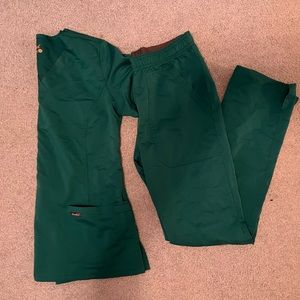 Sanibel Hunter Green Scrub Set